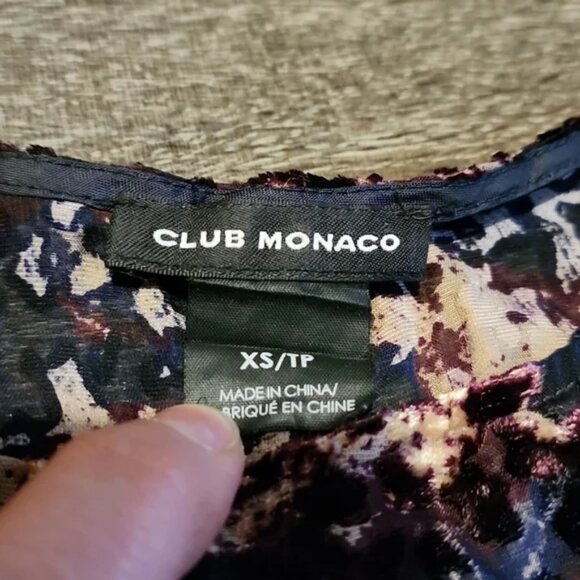 🍁 Club Monaco zip detail Blouse🍁 - Picture 2 of 4